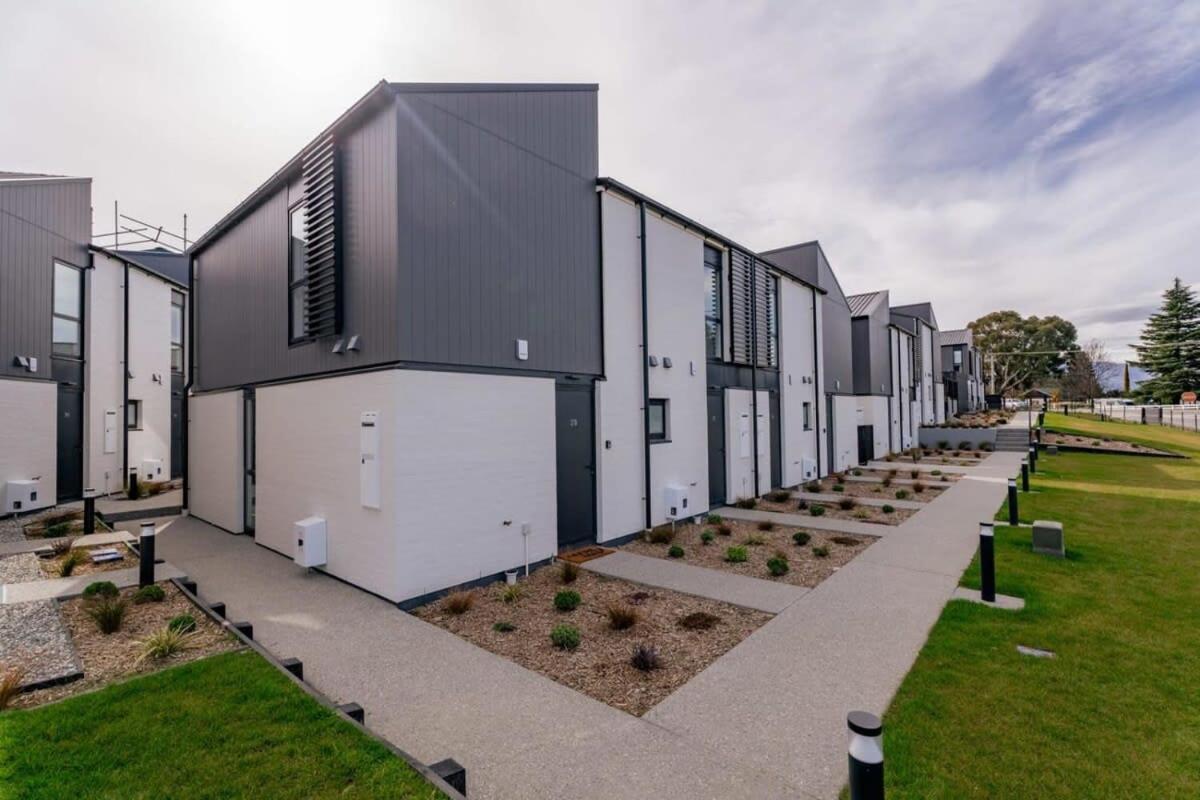 Alps And Lake Retreat Wanaka Albert Town Ngoại thất bức ảnh